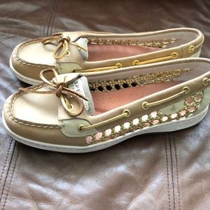 Tan/ gold sperry top-sided boat shoes